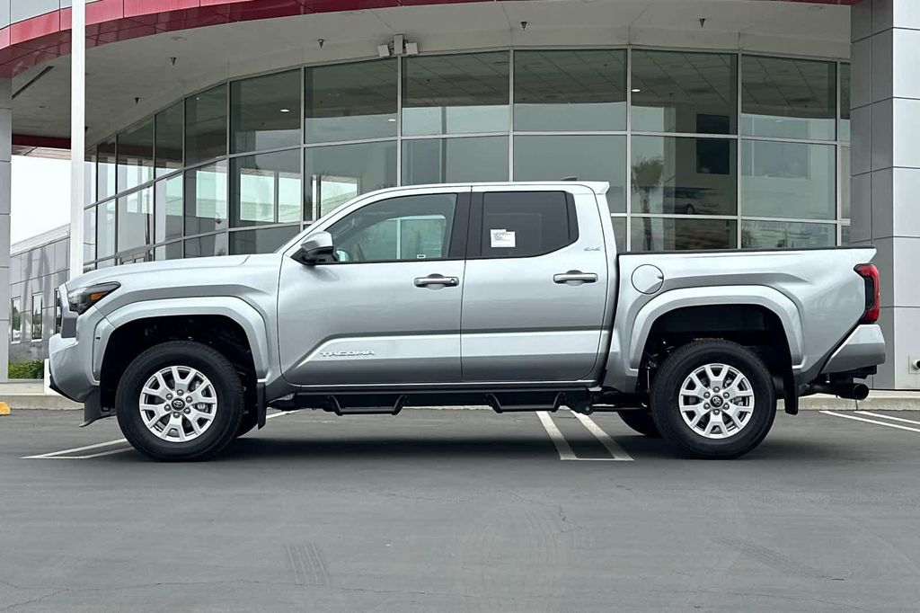 2026 Toyota TACOMA SR5 — фото 7