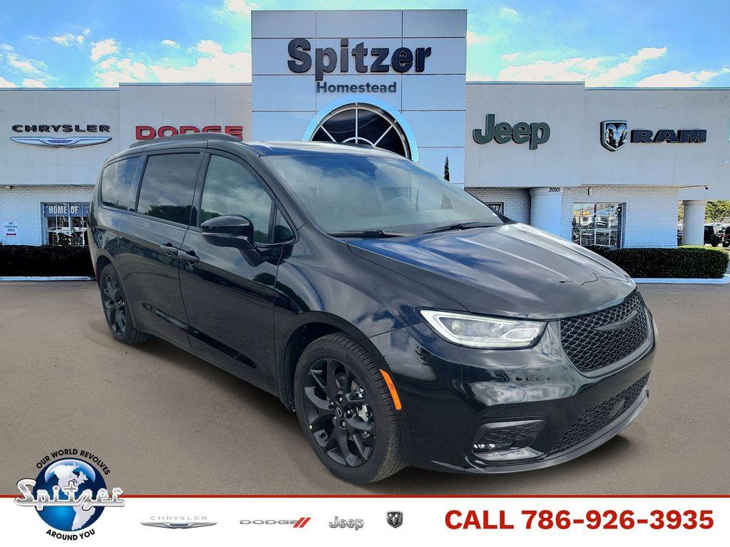 New 2026 Chrysler Pacifica Limited