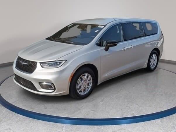 New 2026 Chrysler Pacifica Select
