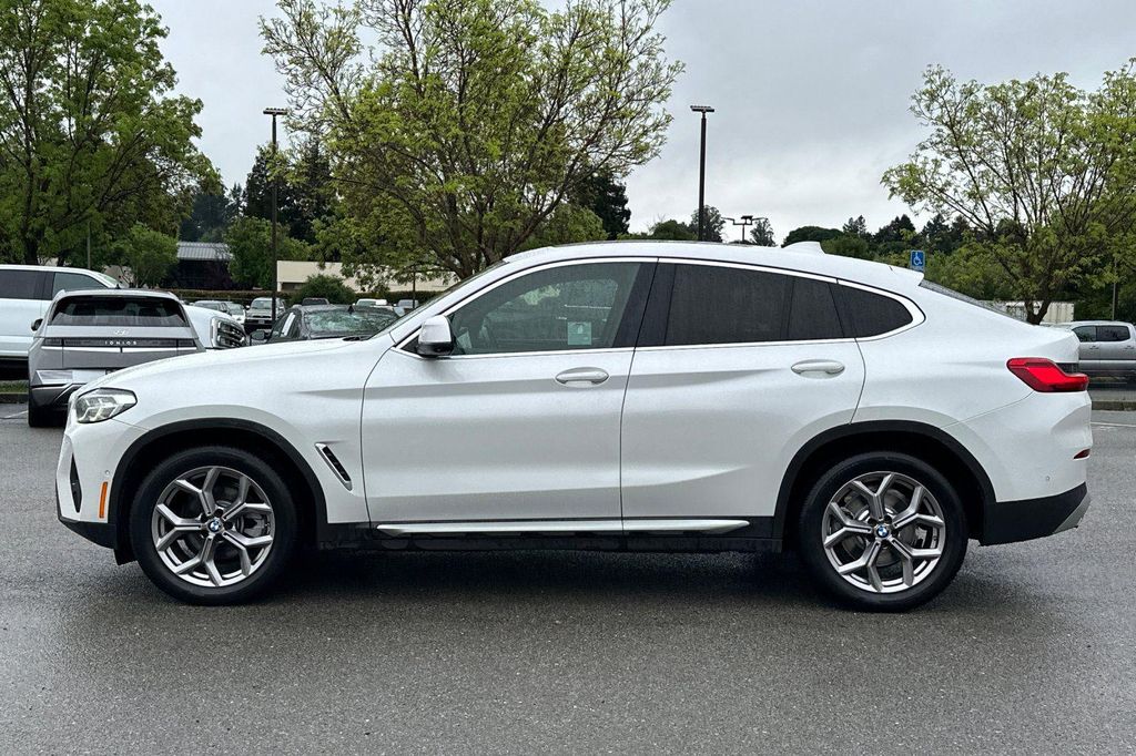 صورة 7 لـ 2023 BMW X4 XDRIVE30I