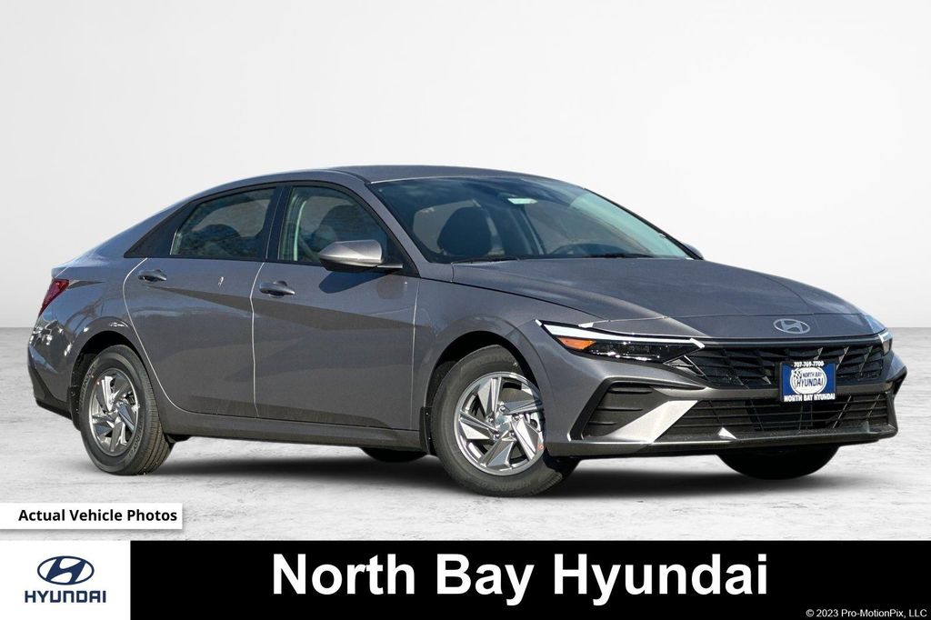 New 2026 Hyundai ELANTRA SE