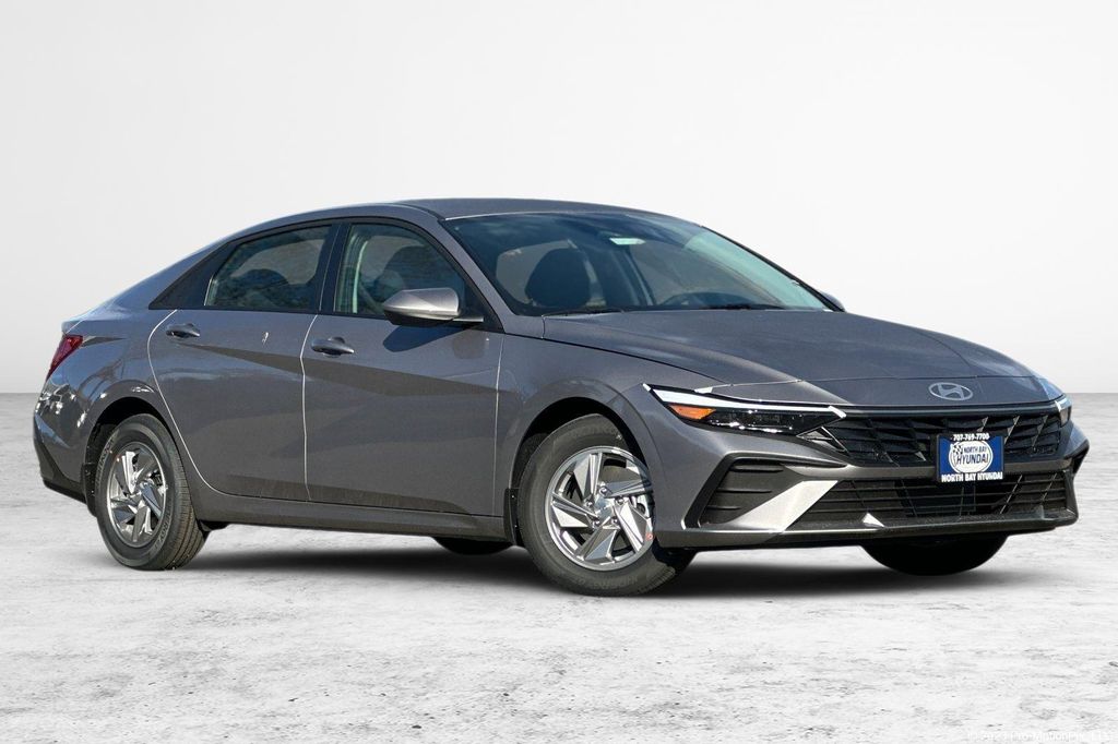 New 2026 Hyundai ELANTRA SE