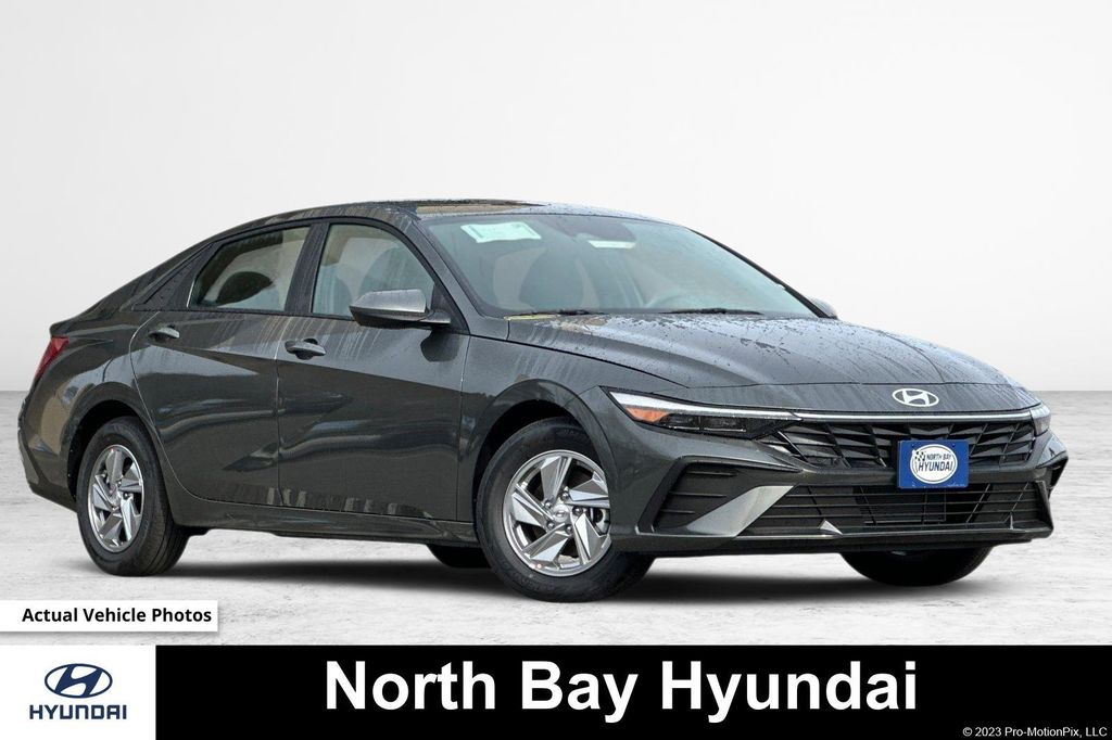 New 2026 Hyundai ELANTRA SE