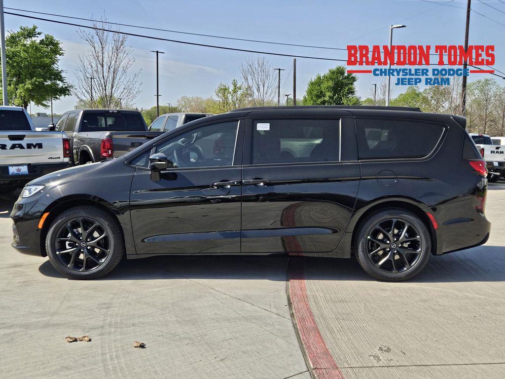New 2026 Chrysler Pacifica Limited