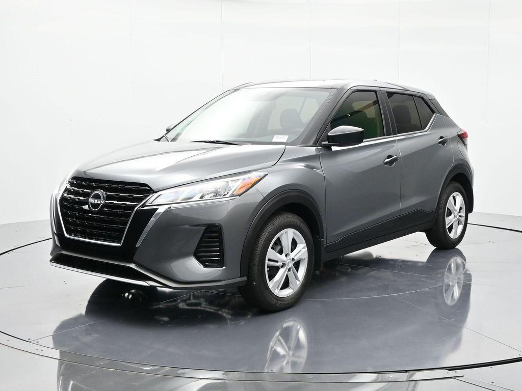 New 2025 Nissan Kicks S