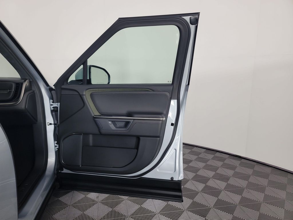 صورة 18 لـ 2025 Rivian R1S ADVENTURE TRIM