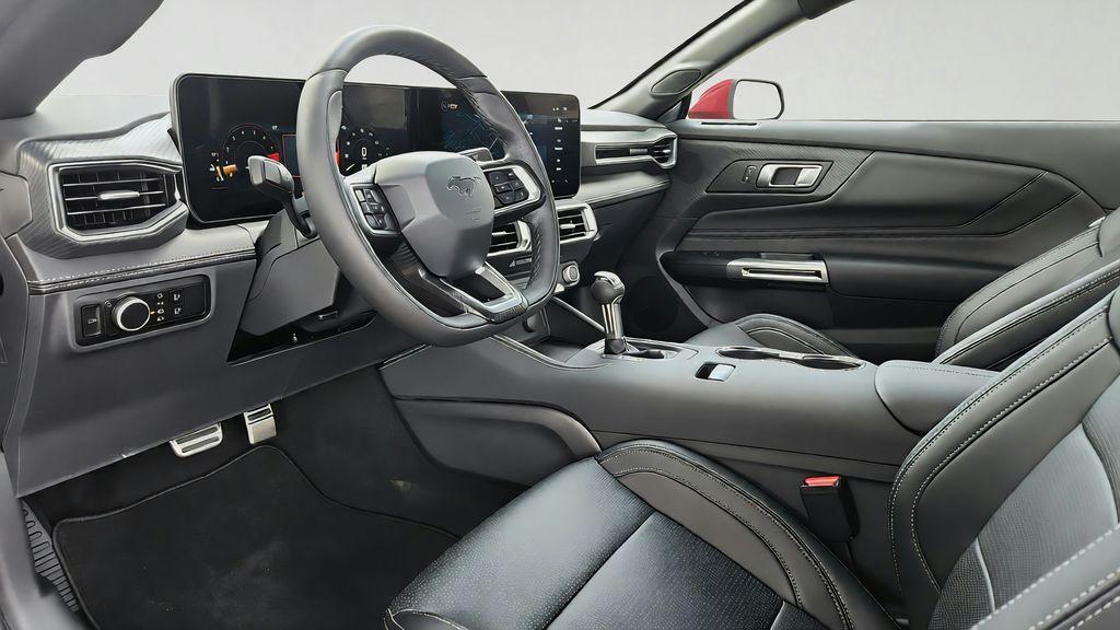 صورة 9 لـ 2026 FORD MUSTANG GT PREMIUM