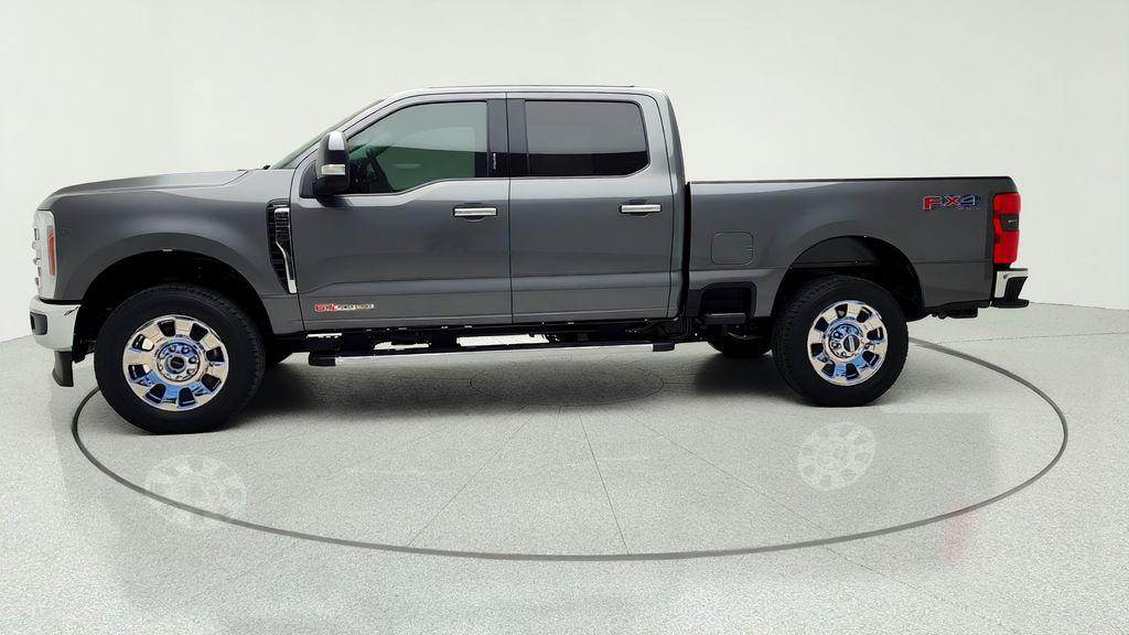 2026 FORD F-250 LARIAT photo 4