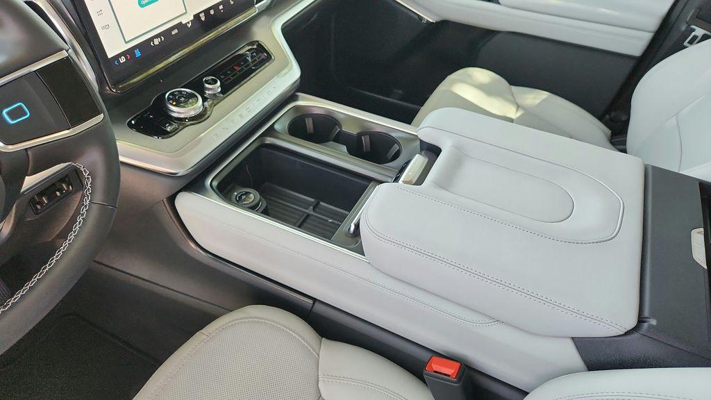 صورة مصغرة 14 لـ 2027 FORD EXPEDITION PLATINUM