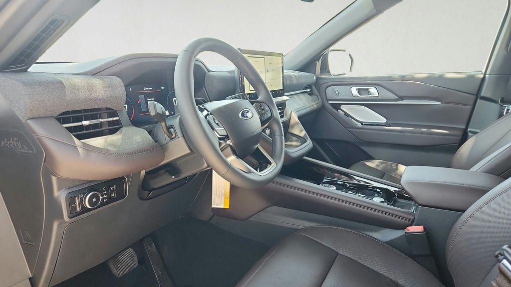 صورة 9 لـ 2026 FORD EXPLORER PLATINUM