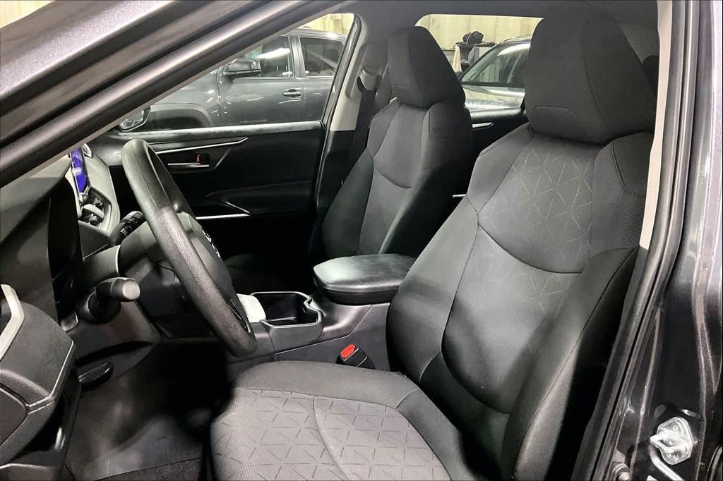 TOYOTA RAV4 - 8