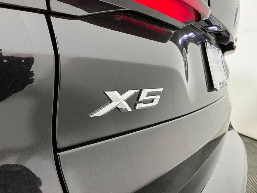 صورة مصغرة 32 لـ 2026 BMW X5 XDRIVE40I
