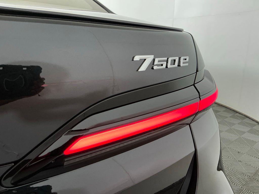 2026 BMW 750E I XDRIVE — миниатюра 31