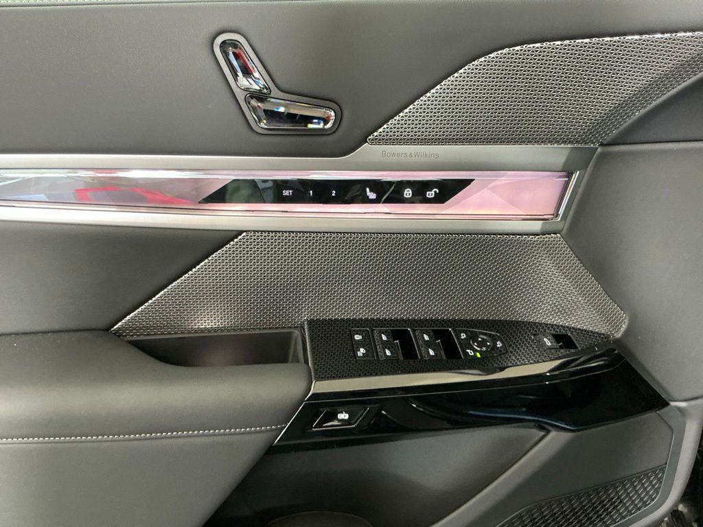 صورة مصغرة 18 لـ 2026 BMW I7 EDRIVE50