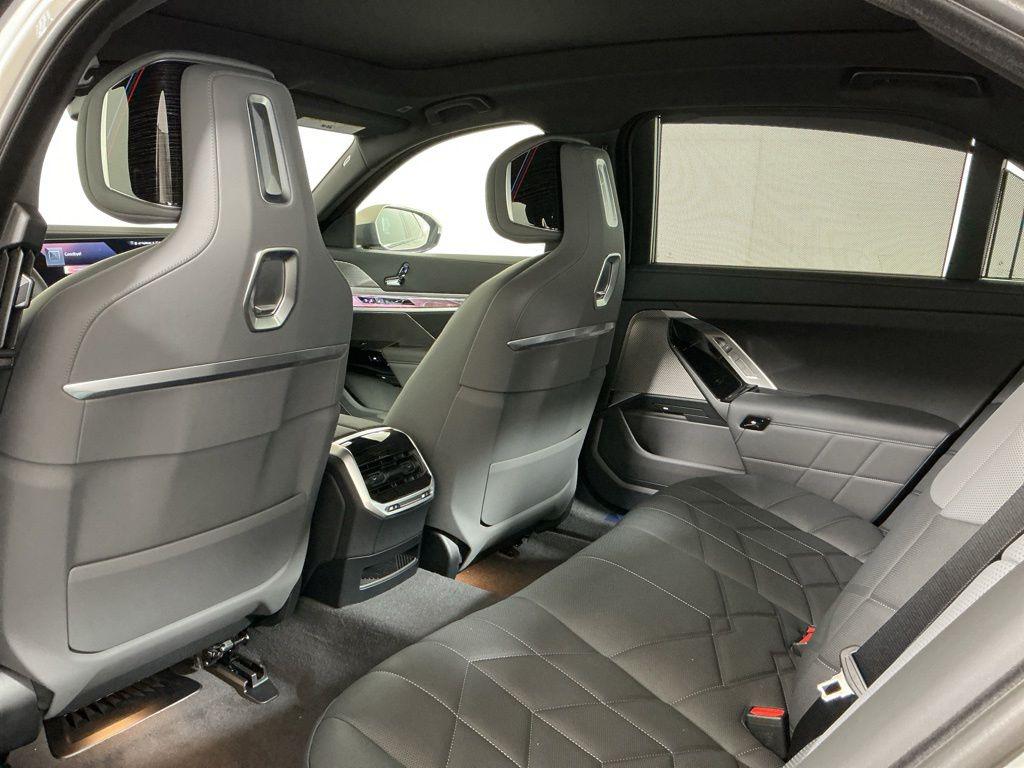 صورة مصغرة 25 لـ 2026 BMW 750E I XDRIVE