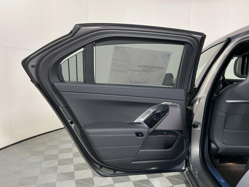 صورة مصغرة 24 لـ 2026 BMW 750E I XDRIVE