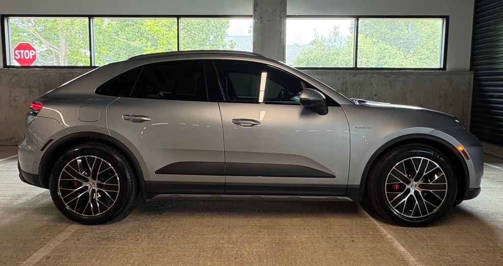 صورة 9 لـ 2025 Porsche MACAN 4S