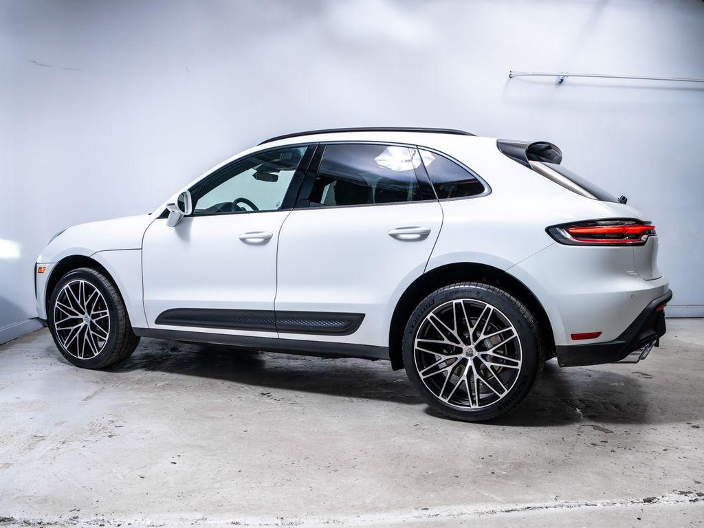 2026 Porsche MACAN BASE — фото 2