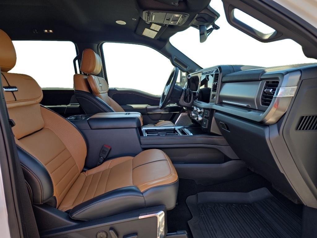 صورة 6 لـ 2024 FORD F-450 PLATINUM