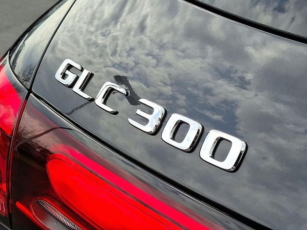 2026 Mercedes-BENZ GLC thumbnail 23