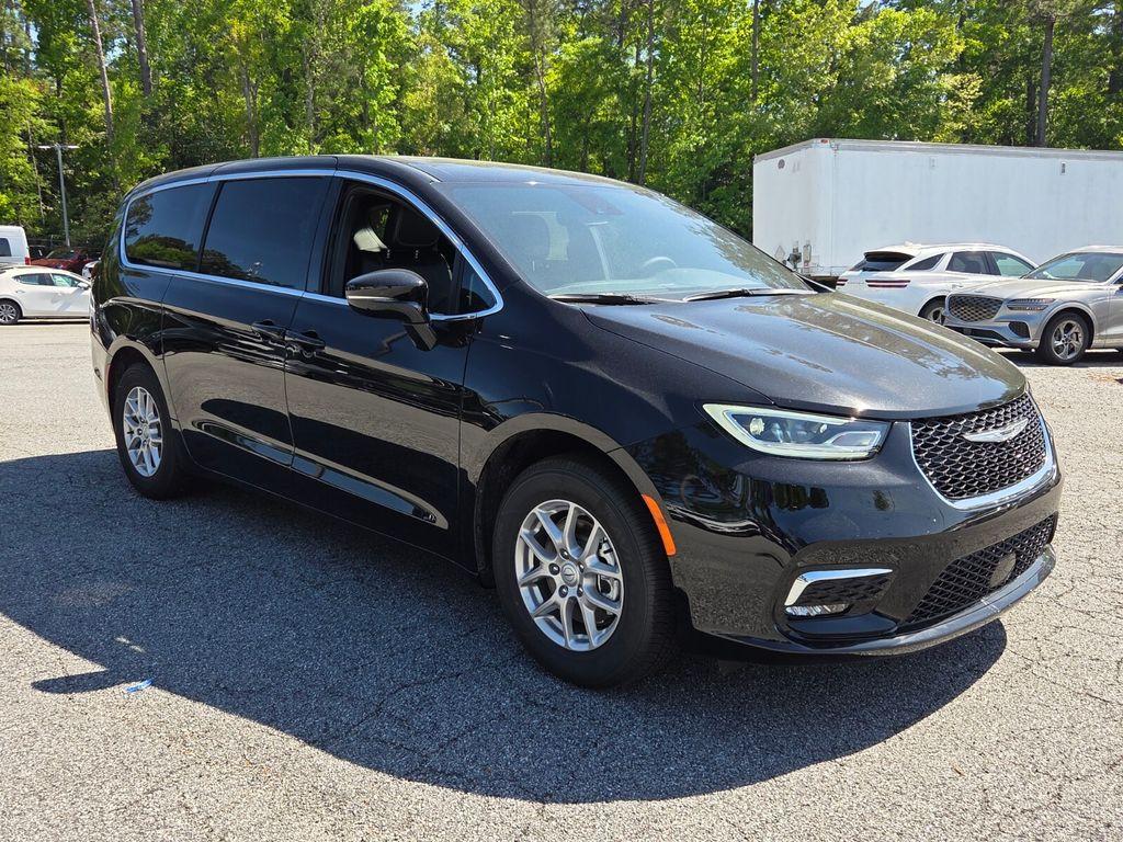 New 2026 Chrysler Pacifica Select