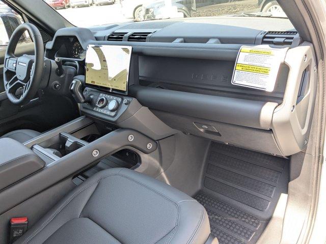 صورة مصغرة 32 لـ 2026 LAND Rover DEFENDER P300 S