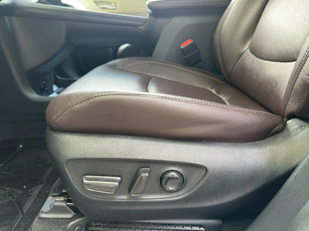 صورة 18 لـ 2023 Toyota SIENNA PLATINUM 7 PASSENGER