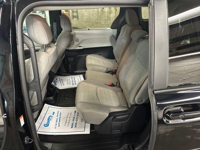 صورة 8 لـ 2025 Toyota SIENNA LE