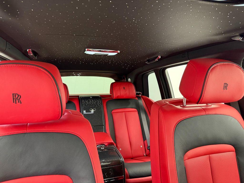 2024 ROLLS-ROYCE CULLINAN BLACK BADGE — миниатюра 17