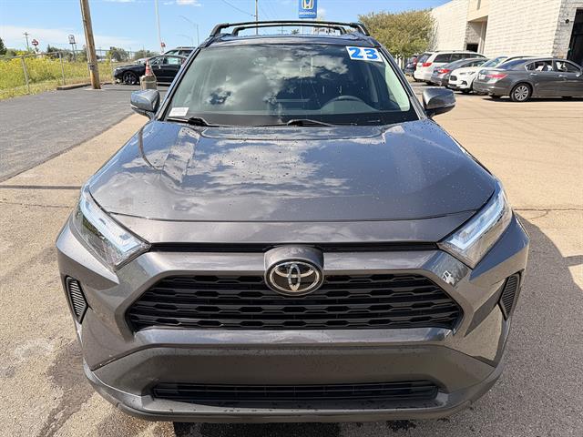صورة 8 لـ 2023 Toyota RAV4 XLE