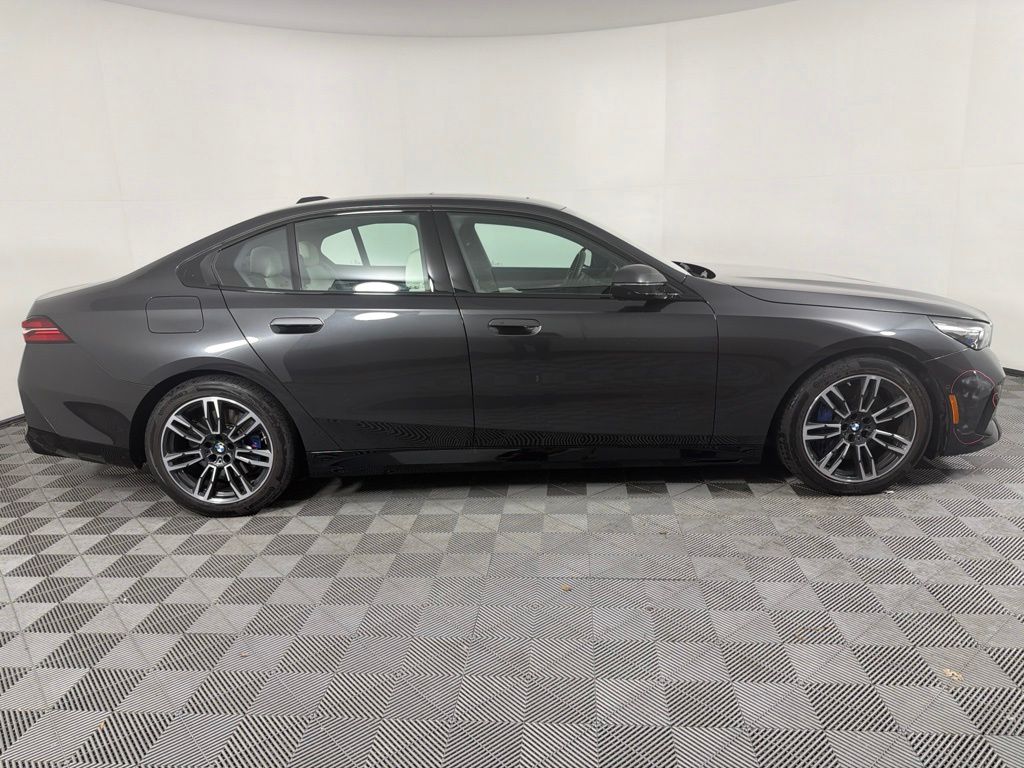 صورة 4 لـ 2024 BMW 540 540I XDRIVE