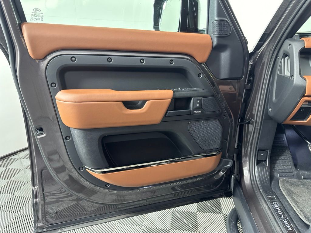 صورة مصغرة 15 لـ 2025 LAND Rover DEFENDER OCTA