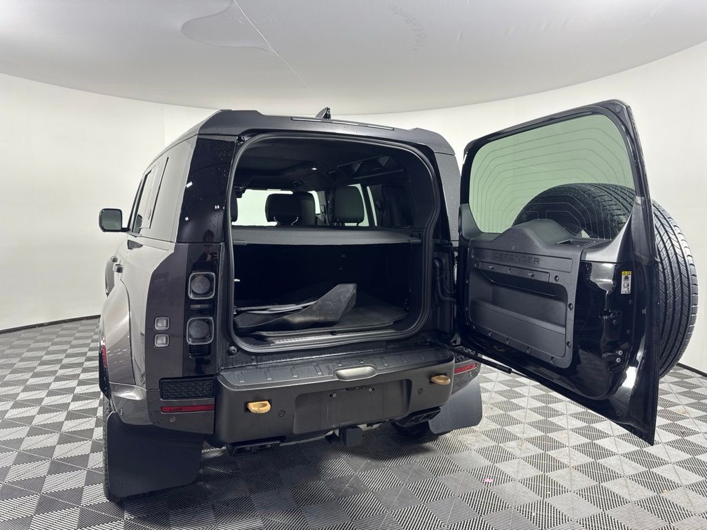 صورة 9 لـ 2025 LAND Rover DEFENDER OCTA