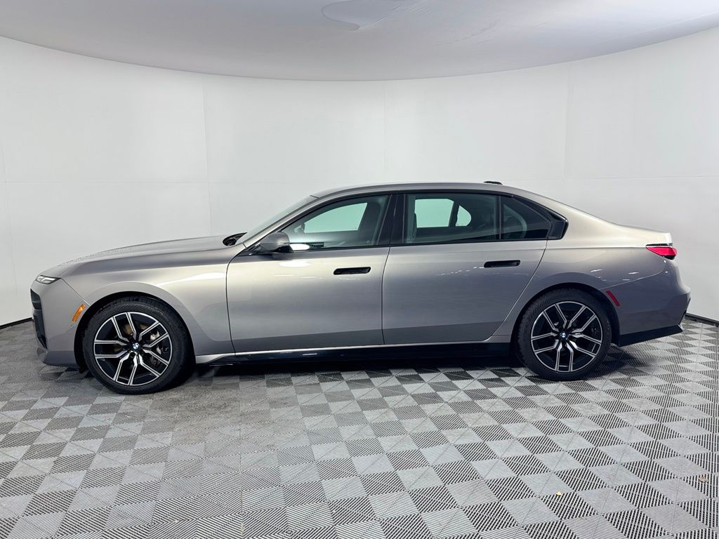 صورة 8 لـ 2023 BMW 740 740I