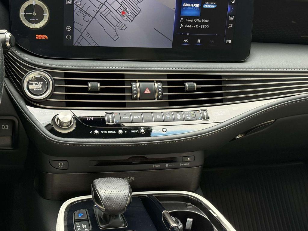 صورة 18 لـ 2022 Lexus LS 500 F SPORT