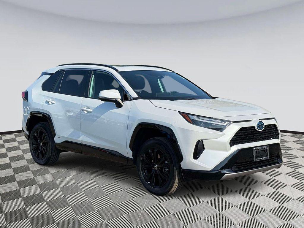 2024 Toyota RAV4 HYBRID SE — фото 1