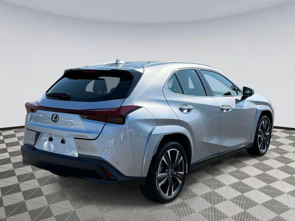 صورة 2 لـ 2025 Lexus UX 300H PREMIUM