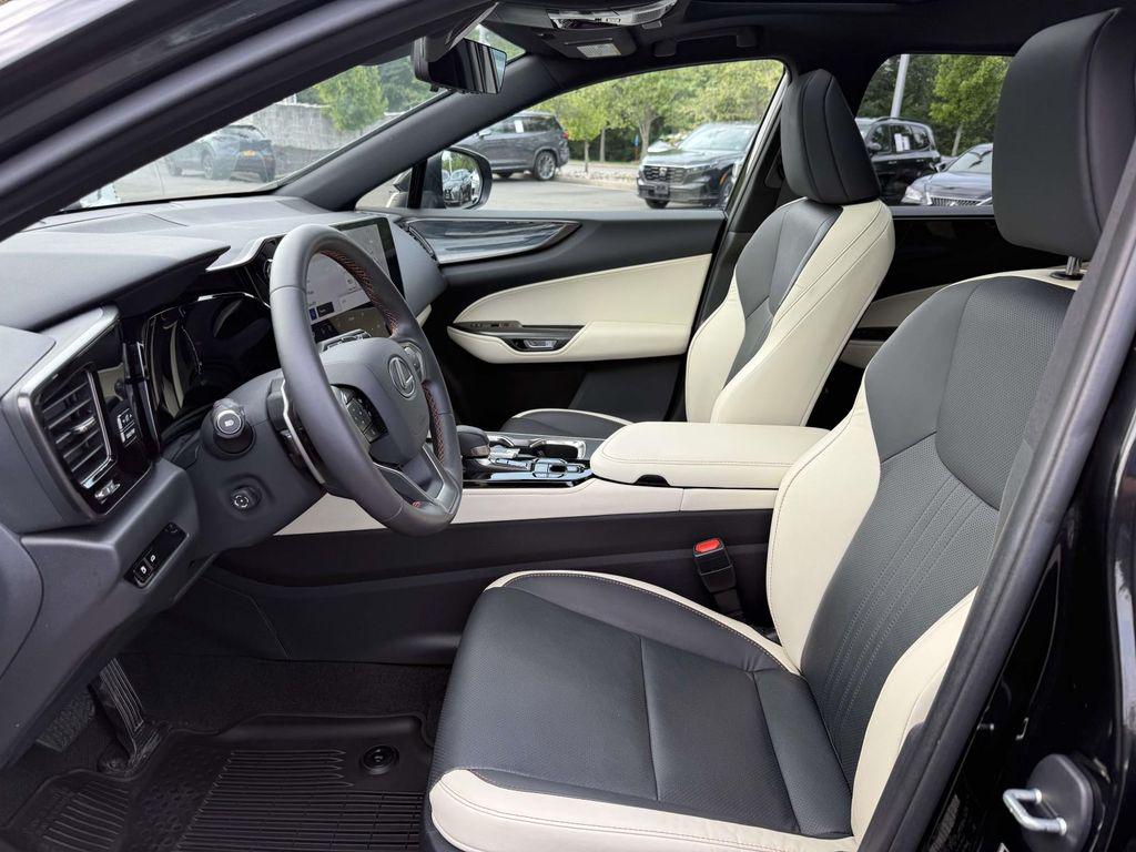 صورة 14 لـ 2024 Lexus NX 350H PREMIUM