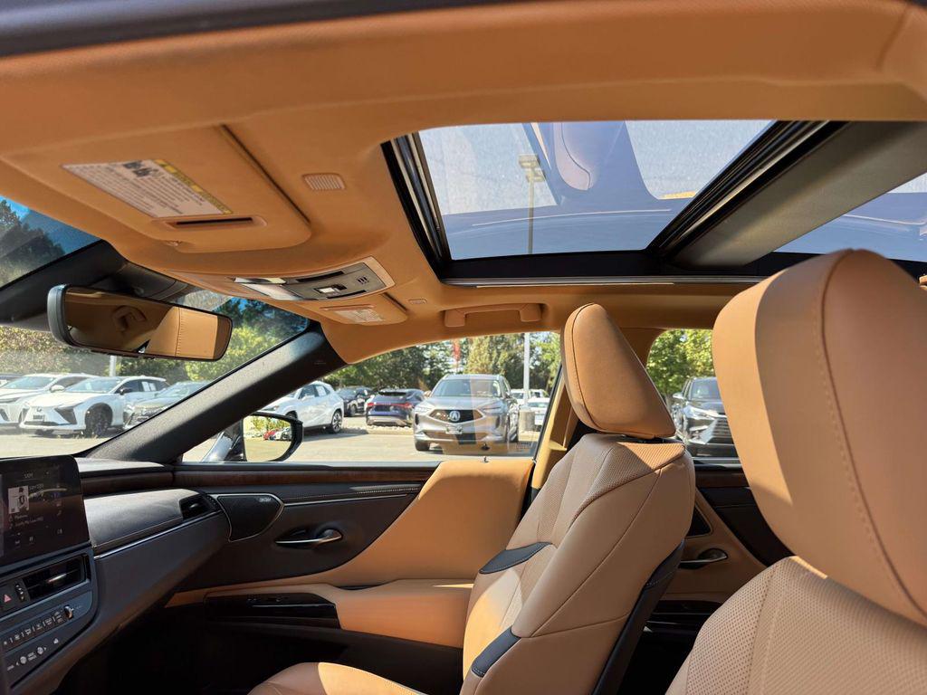 صورة 20 لـ 2022 Lexus ES 350 ULTRA LUXURY