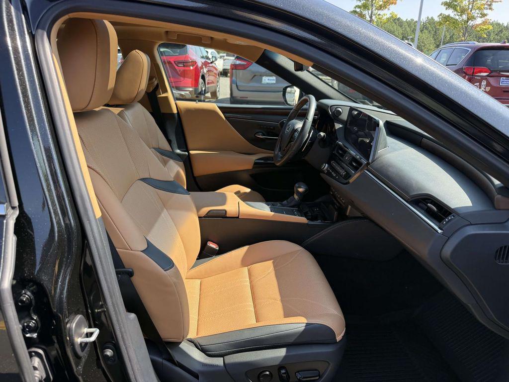 صورة 14 لـ 2022 Lexus ES 350 ULTRA LUXURY