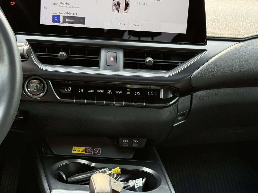 صورة مصغرة 19 لـ 2025 Lexus UX 300H PREMIUM