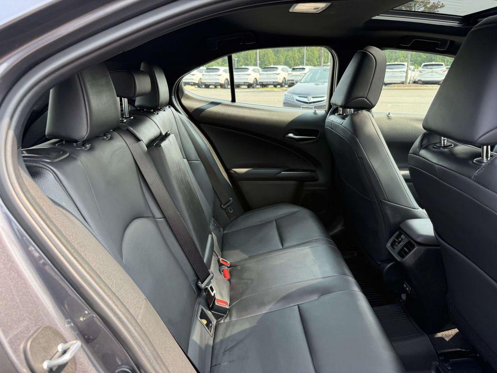 صورة مصغرة 17 لـ 2025 Lexus UX 300H PREMIUM