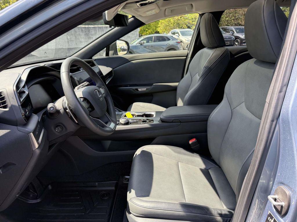 2023 Lexus RZ 450E PREMIUM photo 13