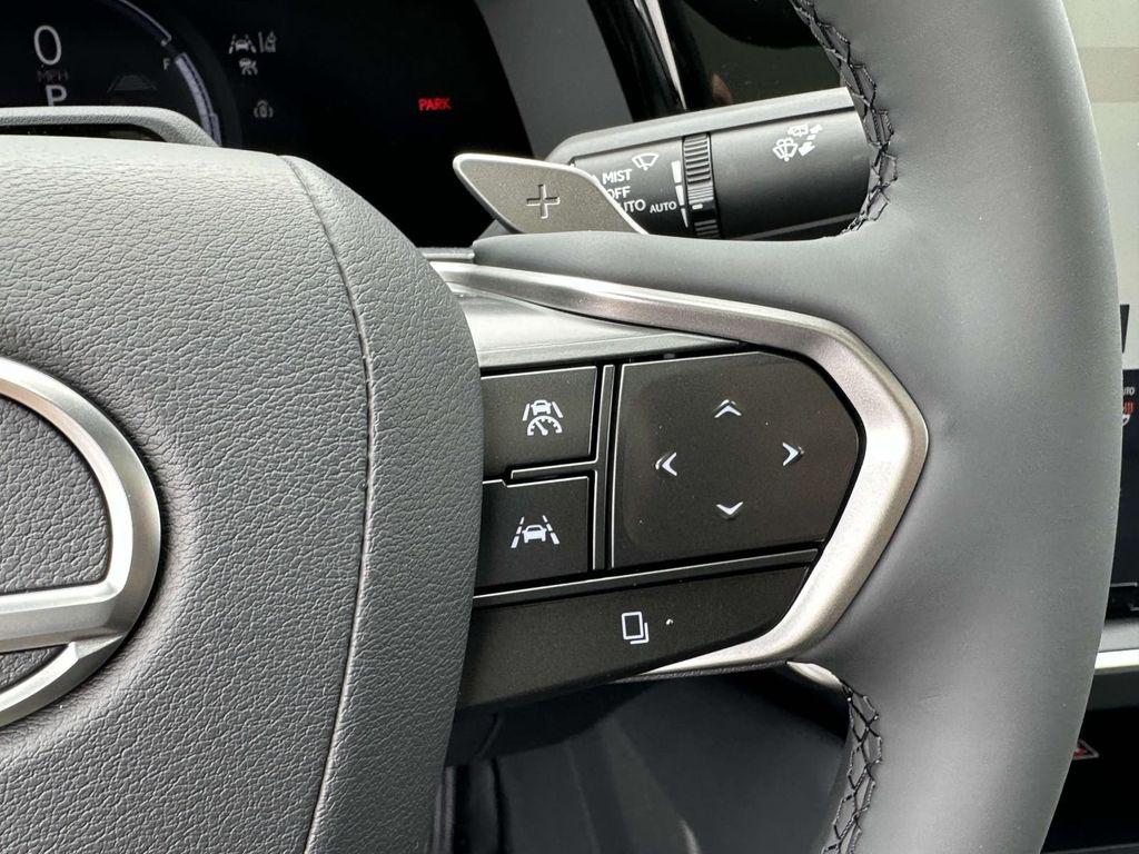 2023 Lexus RZ 450E LUXURY — миниатюра 18