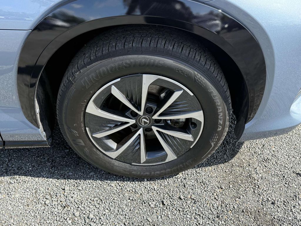صورة 7 لـ 2023 Lexus RZ 450E PREMIUM
