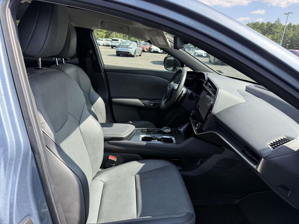 صورة مصغرة 14 لـ 2023 Lexus RZ 450E PREMIUM