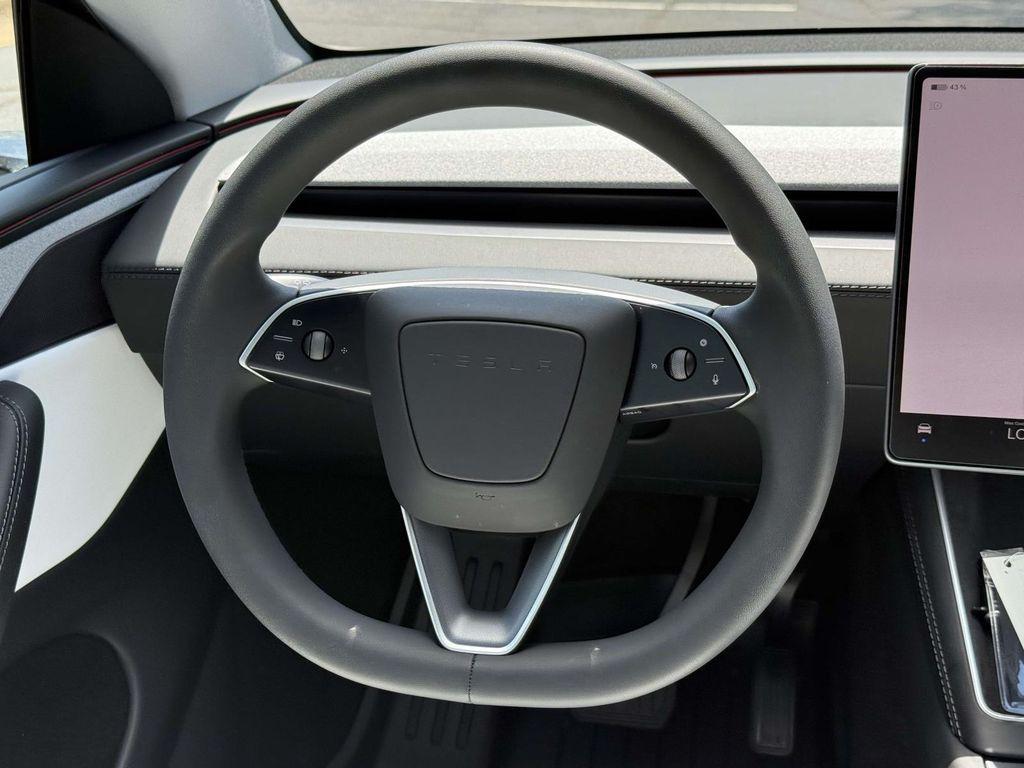 TESLA MODEL Y LONG RANGE - 9