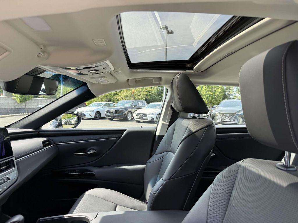 صورة مصغرة 20 لـ 2024 Lexus ES 250 BASE