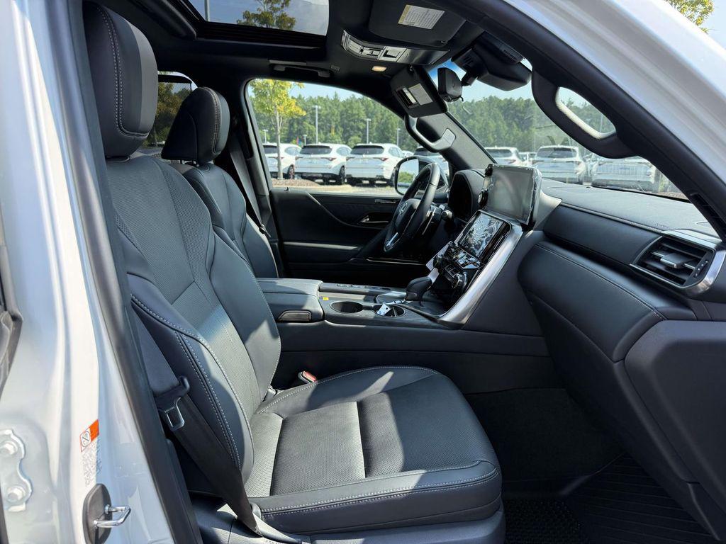 صورة مصغرة 14 لـ 2025 Lexus LX 700H LUXURY