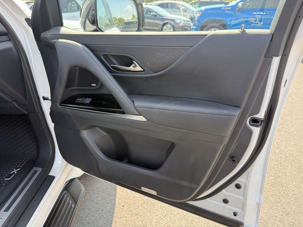 صورة مصغرة 15 لـ 2025 Lexus LX 700H LUXURY